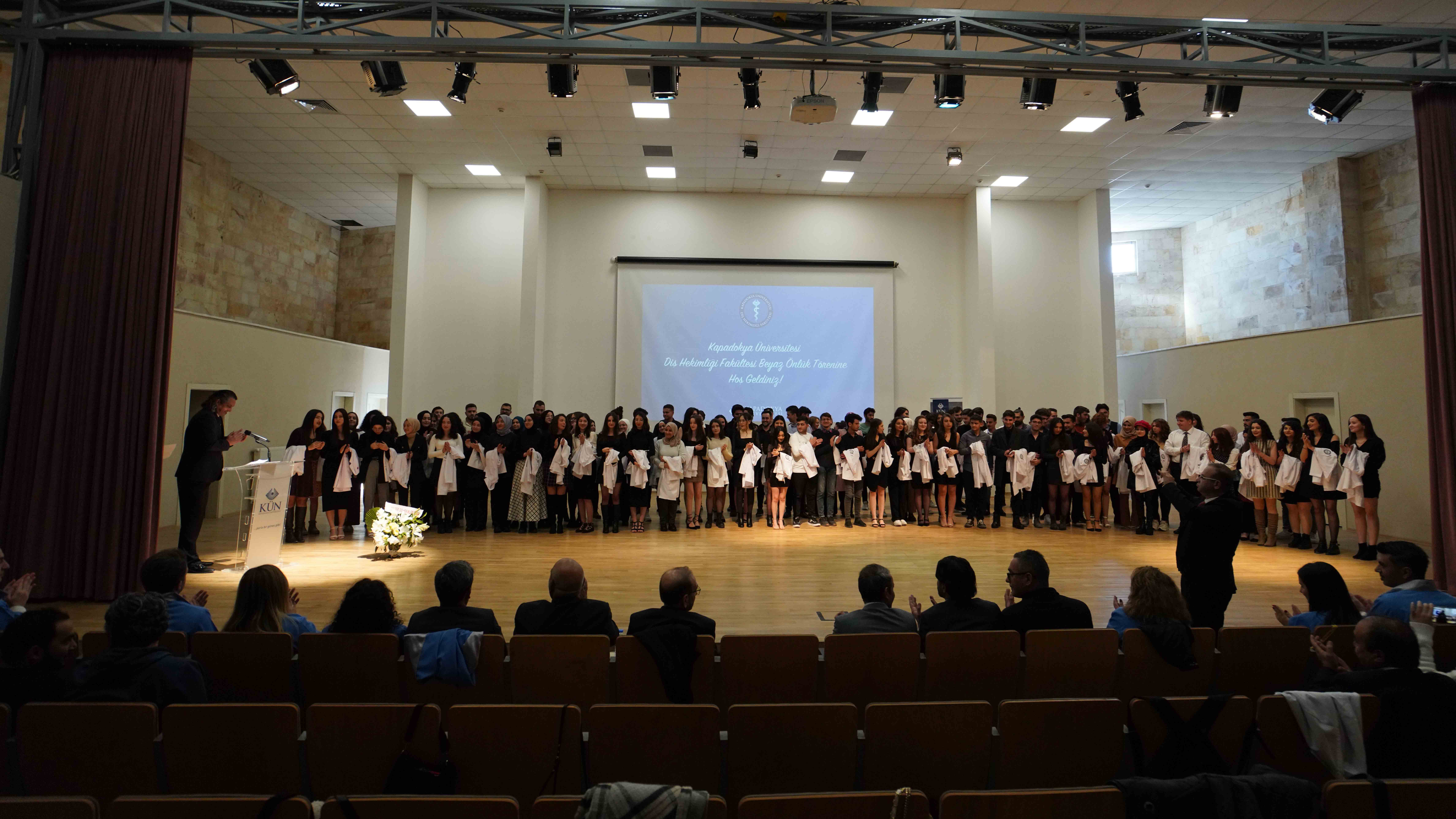 Diş Hekimliği Fakültesi 1. sınıf öğrencilerimiz beyaz önlüklerini giydiler