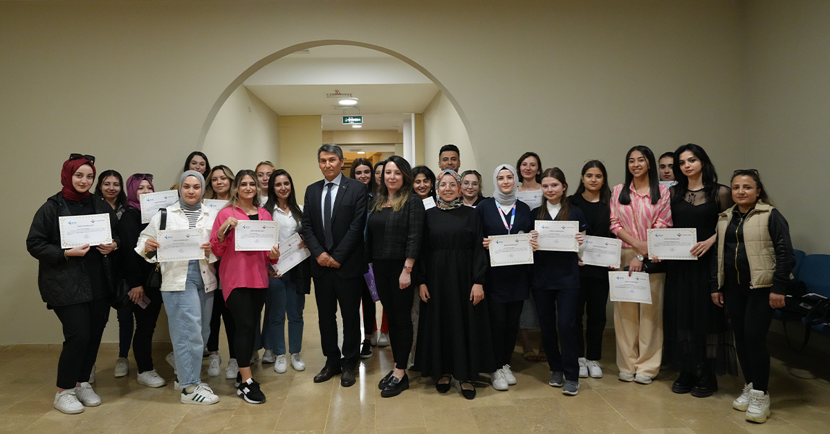 İşkur İş Kulübü Kapsamında Düzenlene Öz Geçmiş Hazırlama ve Mülakat Simulasyonları Eğitime Katılan Öğrencilerimize Sertifikaları Verildi