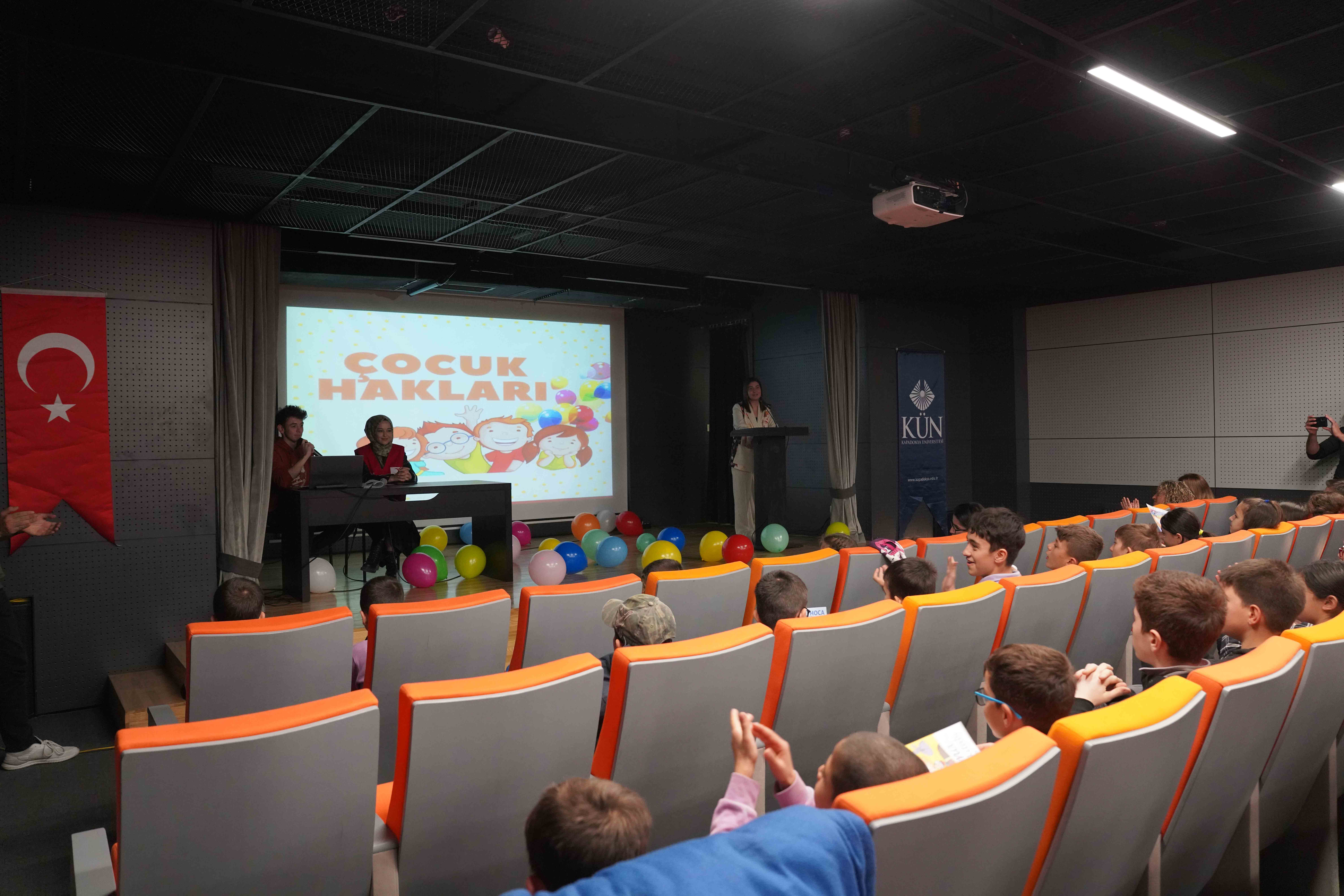 Politika Araştırma Topluluğumuz ilkokul öğrencilerine çocuk haklarını anlattı