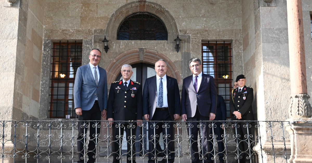 Jandarma Genel Komutanı Orgeneral Arif Çetin ve Beraberindeki Heyet Üniversitemizi Ziyaret Etti