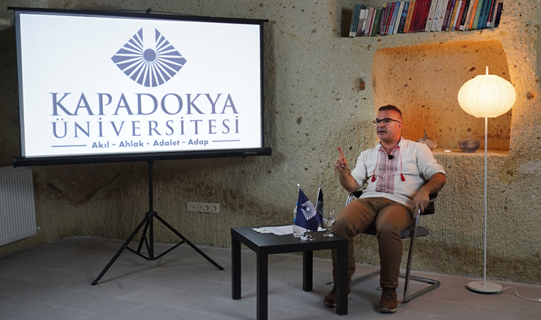 "Kendi Gerçekliği İçerisinde Var Olan Renkli Bir İran"