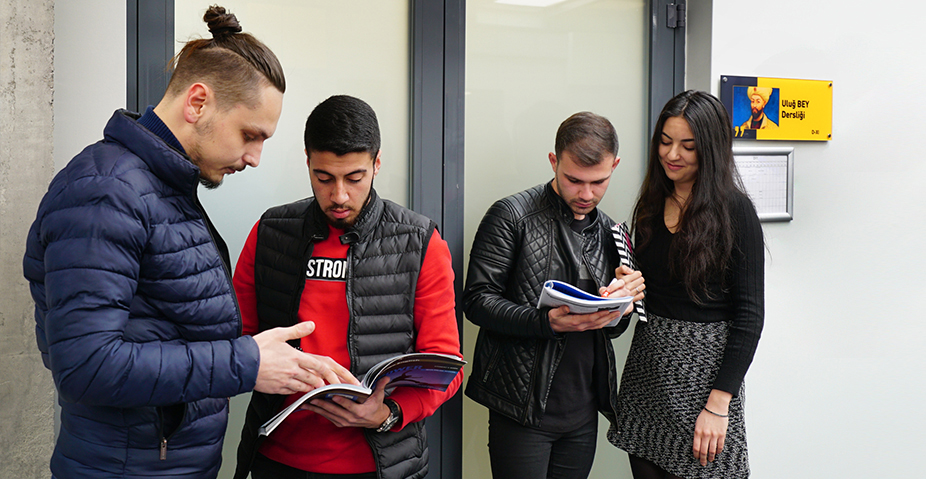 Öncülere Vefa: Uluğ Bey Dersliği