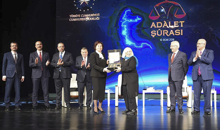 Mütevelli Heyet Başkanımız Alev Alatlı Hukuk Sistemi ve Eğitimi Üzerine Konuştu