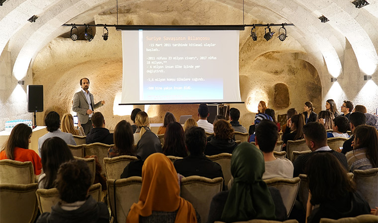 Bezirhane’de Suriyeli Sığınmacılar Konuşuldu