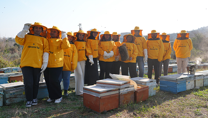 Gastronomi ve Mutfak Sanatları Bölümü Öğrencilerimiz Bal Üretim Sürecini Yerinde Gözlemledi