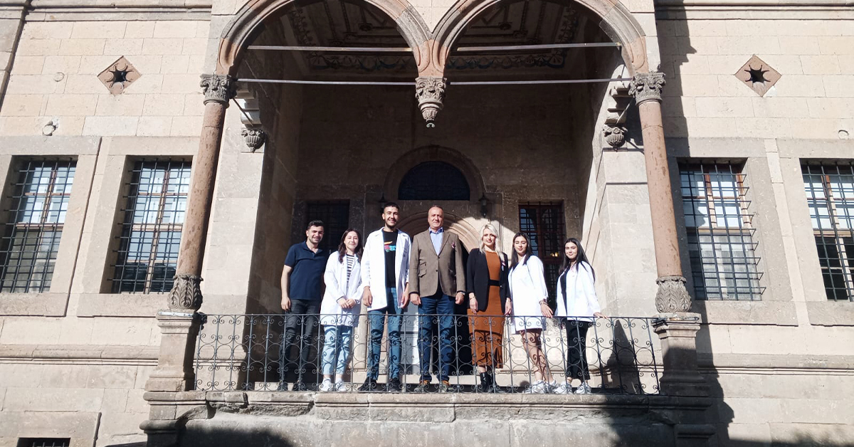 Meme Kanseriyle Mücadelede ‘Pembe Kurdele’