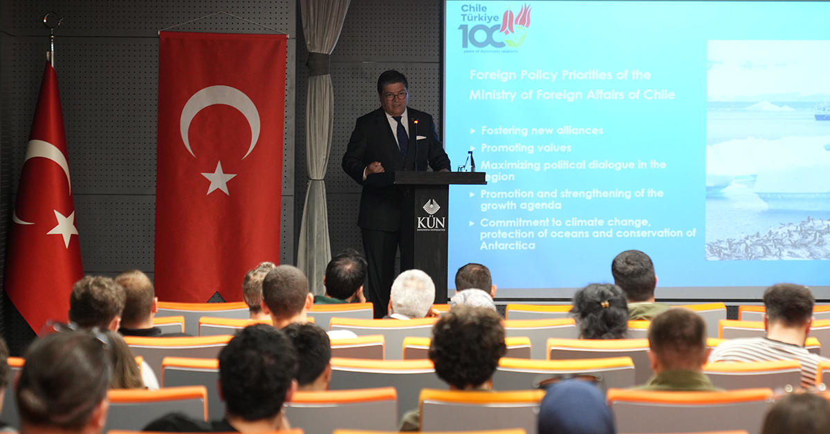 Üniversitemizi Ziyaret Eden Şili Ankara Büyükelçisi Rodrigo Arcos, “Diplomasi ve Dış Politika” Başlıklı Seminerde Öğrencilerimizle Buluştu