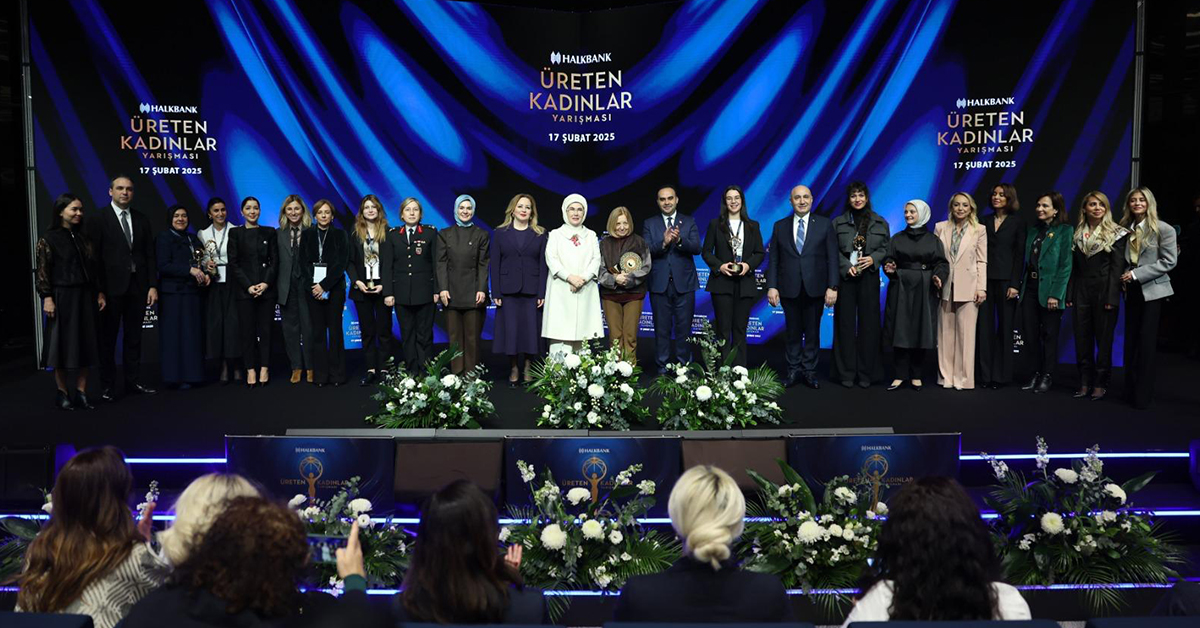 "Üreten Kadınlar Yarışması Ödül Töreni"nde Kurucumuz Alev Alatlı Adıyla Özel Ödül Verildi