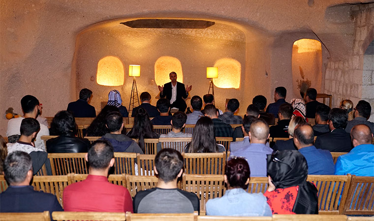 Gazeteci Nedim Şener Bezirhane’de FETÖ’yü Anlattı