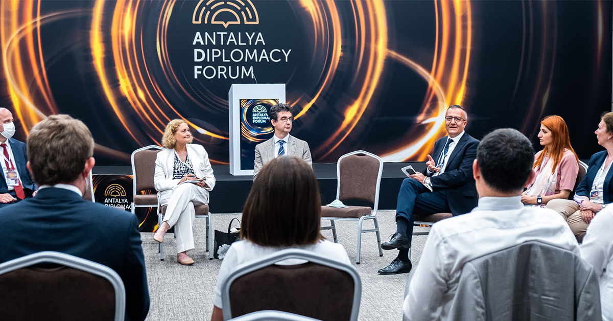 Rektörümüz Prof. Dr. Hasan Ali Karasar ve öğrencilerimiz, Antalya Diplomasi Forumu’na katıldılar