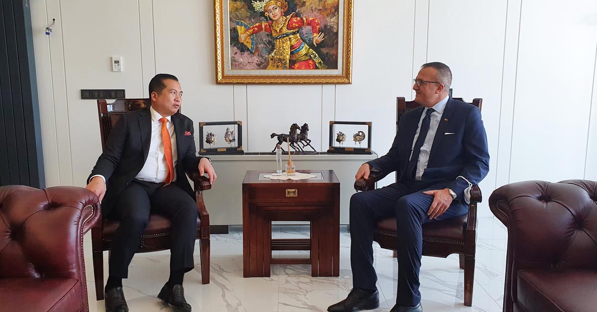 Rektörümüz Prof. Dr. Hasan Ali Karasar Endonezya Cumhuriyeti Ankara Büyükelçisi Dr. Lalu Muhamad Iqbal ile görüştü